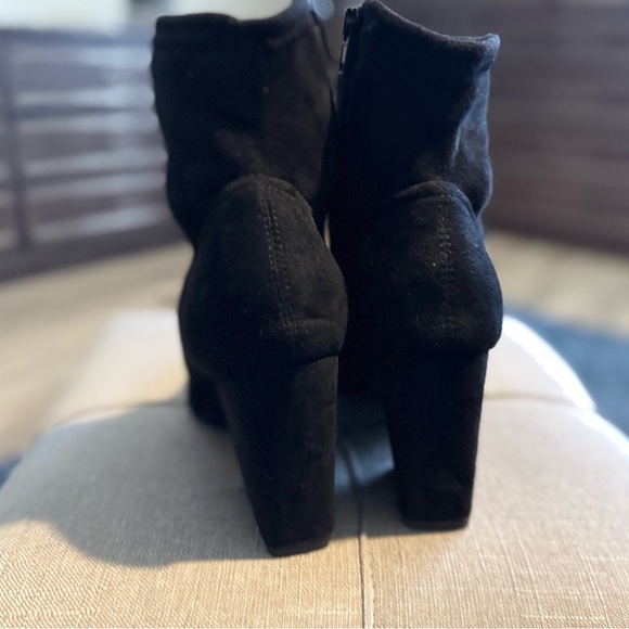 Express Black Ankle Booties with Sleek Design - Picture 3 of 4
